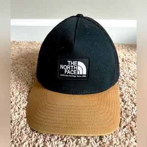 North Face Black and Tan Hat